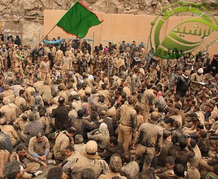 سمعنا بالتطبير و السير على الجمر و الزنجيل و الضرب على الصدر بقوة لكن طريقة عزاء الإيرانيين تختلف
في البرد القارص يقوم الإيرانيون بتلطيخ شعرهم بالتراب و الماء و كذلك ثيابهم ويسيرون في العزاء حقاً أول مرة أرى ذلك وهذه صور لشعائرهم لهذا العام
